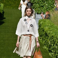 A model walks the runway during the Tory Burch Spring Summer 2018 Fashion Show at Cooper Hewitt, Smithsonian Design Museum on September 8, 2017 in New York City.  (Photo by Slaven Vlasic/Getty Images for Tory Burch)