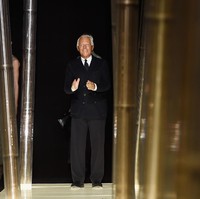 Ini adalah koleksi perdana Armani di London Fashion Week dalam 10 tahun terakhir. Terakhir, koleksinya naik pentas di ajang ini pada September 2006 silam. (Foto: Pascal Le Segretain/Getty Images)