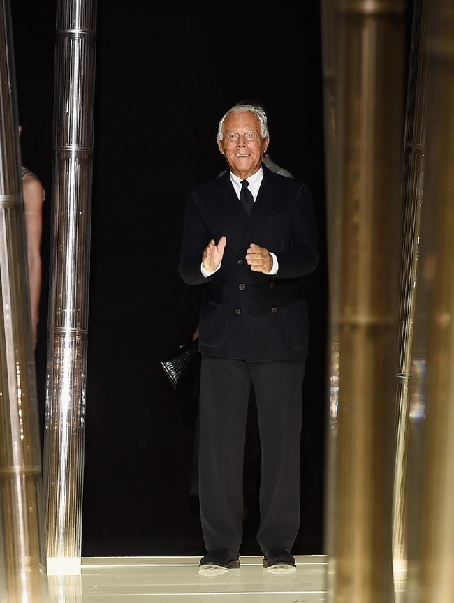 Ini adalah koleksi perdana Armani di London Fashion Week dalam 10 tahun terakhir. Terakhir, koleksinya naik pentas di ajang ini pada September 2006 silam. (Foto: Pascal Le Segretain/Getty Images)