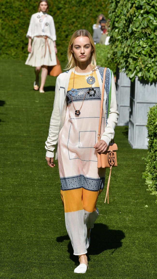 A model walks the runway during the Tory Burch Spring Summer 2018 Fashion Show at Cooper Hewitt, Smithsonian Design Museum on September 8, 2017 in New York City.  (Photo by Slaven Vlasic/Getty Images for Tory Burch)