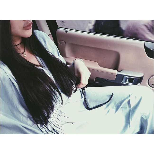 Dalam foto ini, pastilah netizen fokus pada bagian bibirnya yang tampak tebal. Bibir Ratu Felisha ini mengingatkan kita pada bibir Kylie Jenner yang disuntik dengan filler agar bervolume. Foto: dok. Instagram