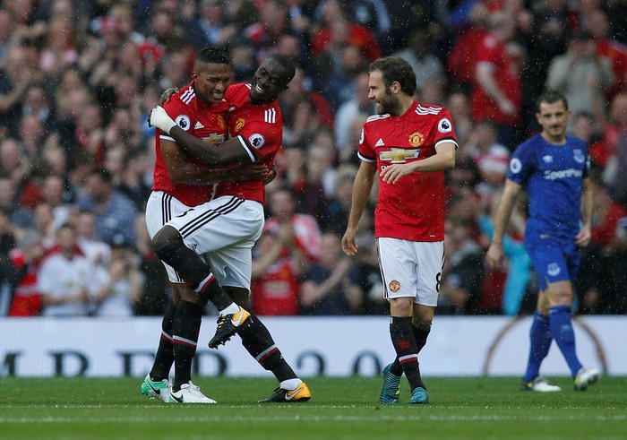 Eric Bailly di tengah. Foto: Andrew Yates/Reuters Eric Bailly di tengah. Foto: Andrew Yates/Reuters