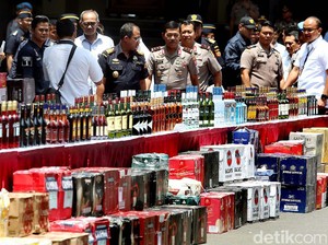 Ini Modus Penyelundup 50 Ribu Botol Miras Kelabui Petugas