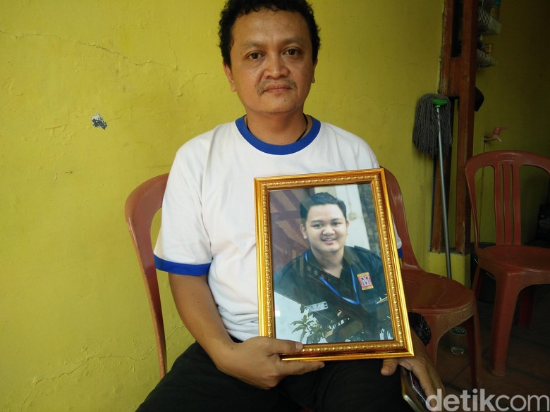 Atap Tempat Mahasiswa UGM Jatuh Biasa Dipakai Nongkrong Atap Tempat Mahasiswa UGM Jatuh Biasa Dipakai Nongkrong