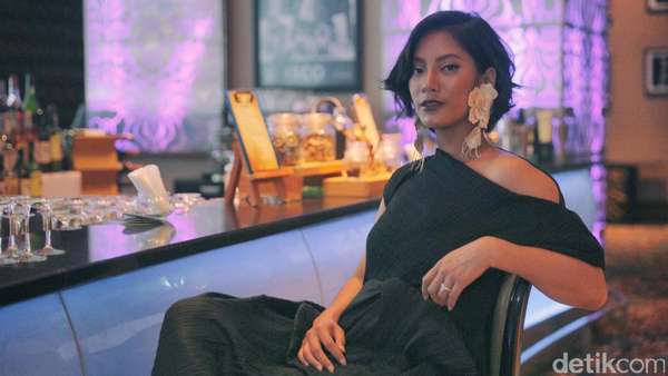 Anggunnya Tara Basro Berbalut Gaun Hitam Anggunnya Tara Basro Berbalut Gaun Hitam