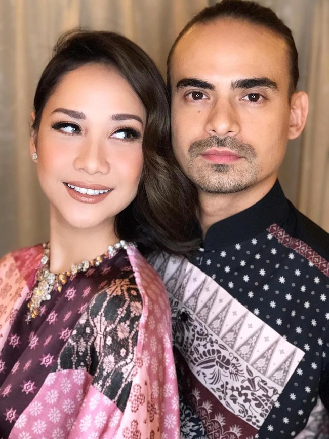 Bunga Citra Lestari merupakan seorang penyanyi asal Indonesia ia menikah dengan aktor Malaysia yang bernama Ashraf Sinclair. Foto: Instagram.