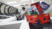 Kartu e-Money edisi Spiderman dengan berbagai desain.