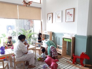 Di Kafe Homey Ini Ada Ruang Bermain dan Makanan Enak Khusus si Kecil