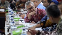 Ketua KPU Arief Budiman saat menjelaskan kesiapan KPU dan Bawaslu dalam penyelenggaraan Pilkada serentak  2018 dan Pileg Pilpres 2019.