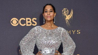 Foto: 10 Selebriti dengan Pilihan Busana Terburuk di Emmy Awards 2017