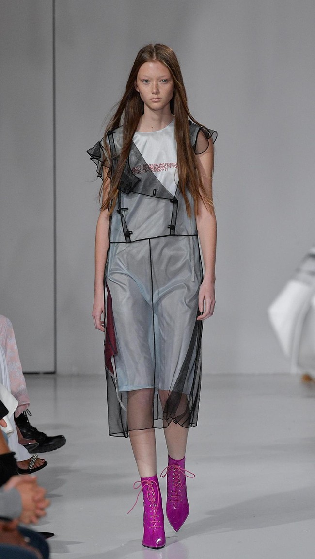 A model walks the runway for Calvin Klein Collection fashion show during New York Fashion Week  on September 7, 2017 in New York City.  (Photo by Slaven Vlasic/Getty Images)