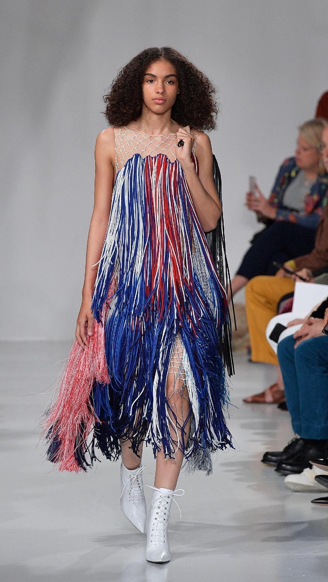 A model walks the runway for Calvin Klein Collection fashion show during New York Fashion Week  on September 7, 2017 in New York City.  (Photo by Slaven Vlasic/Getty Images)