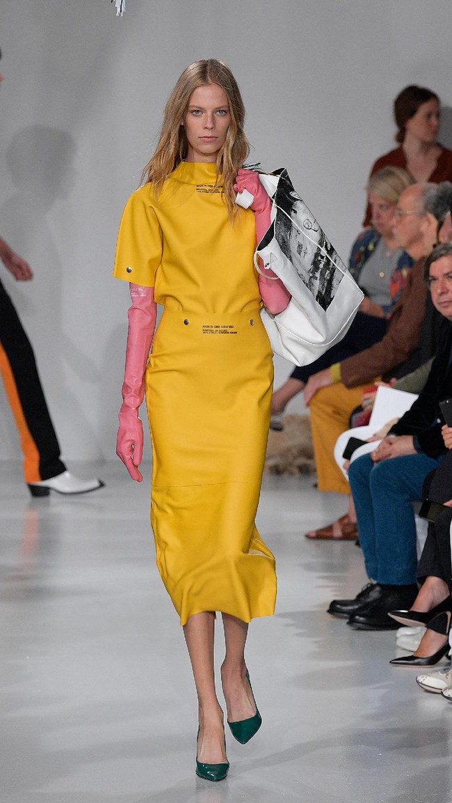 A model walks the runway for Calvin Klein Collection fashion show during New York Fashion Week  on September 7, 2017 in New York City.  (Photo by Slaven Vlasic/Getty Images)