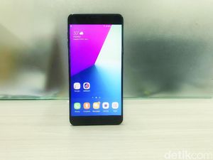 Samsung Galaxy C9 Pro: Begitu Menggoda!