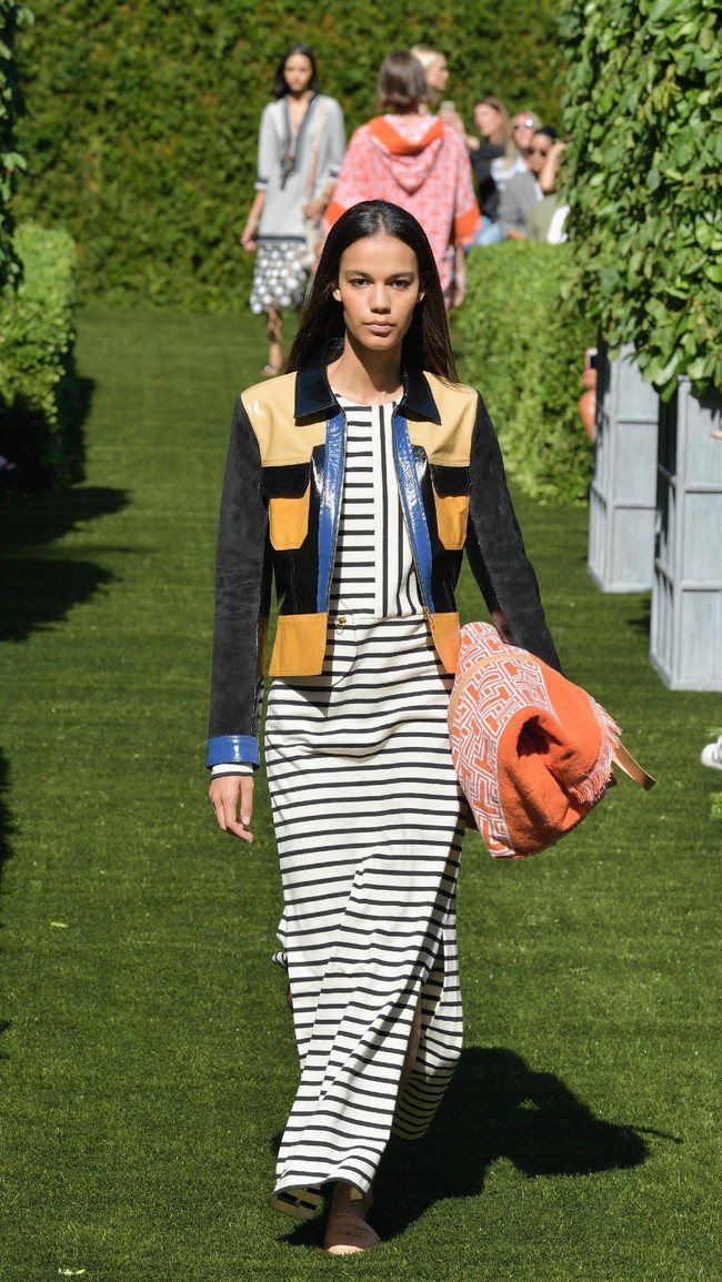 A model walks the runway during the Tory Burch Spring Summer 2018 Fashion Show at Cooper Hewitt, Smithsonian Design Museum on September 8, 2017 in New York City.  (Photo by Slaven Vlasic/Getty Images for Tory Burch)