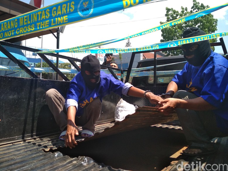 Selundupkan Ganja Rp 2 Miliar, Pelaku Modifikasi Pikap Selundupkan Ganja Rp 2 Miliar, Pelaku Modifikasi Pikap