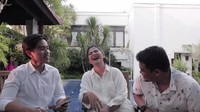 Sesekali Kaesang melemparkan canda ke Kahiyang dan Bobby. 