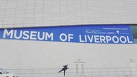 Dewanti Rumpoko berpose di depan Museum of Liverpool. Foto ini diambil 4 hari lalu. Foto: dok. Instagram/dewanti_rumpoko