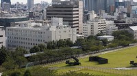 Dalam foto ini terlihat sistem PAC-3 yang disiagakan di ibu kota Tokyo, tepatnya di dekat gedung Kementerian Pertahanan Jepang. Foto: REUTERS/Toru Hanai