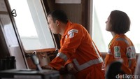 FSRU Jawa Barat yang diberi nama FSRU Regas satu ini dioperatori oleh PT Nusantara Regas yang merupakan perusahaan patungan antara PT Pertamina (Persero) dan PT Perusahaan Gas Negara (Persero) Tbk dengan komposisi saham masing-masing 60% : 40%.