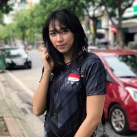 Gadis cantik bertubuh tinggi 180 cm ini bernama Yolla Yuliana. Ia bergabung di klub Jakarta Elektrik PLN dan menjuarai proliga 2016. Foto: Instagram