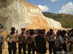 Ratusan Warga Trenggalek Tuntut Penutupan Tambang