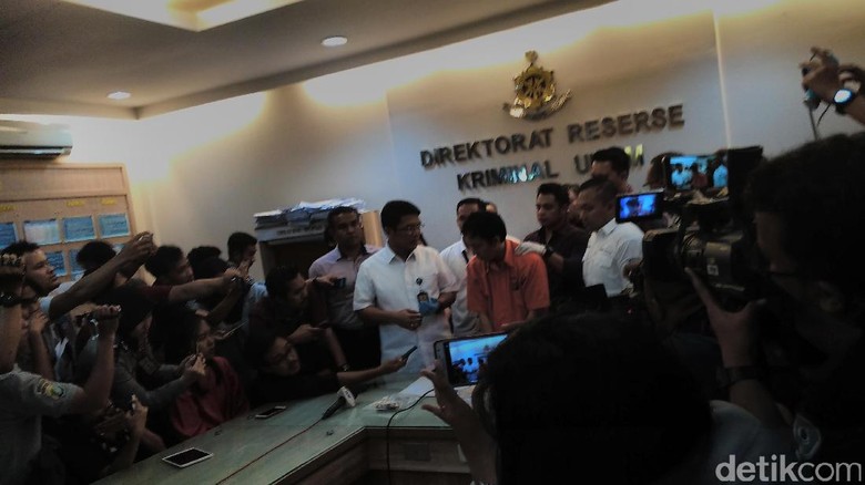 Usai Bunuh Pedagang Bakso di Tangerang, Jonny Pergoki Istri Selingkuh Usai Bunuh Pedagang Bakso di Tangerang, Jonny Pergoki Istri Selingkuh