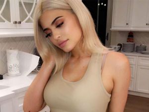 Kylie Jenner Hamil Anak Kembar?