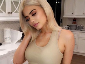 Kylie Jenner Hamil Anak Kembar?