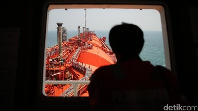 Melihat Produksi Gas Bumi di FSRU Jawa Barat