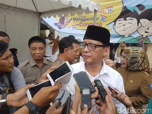 Gubernur Banten Minta Dinkes Semprot Tempat Umum Pakai Disinfektan