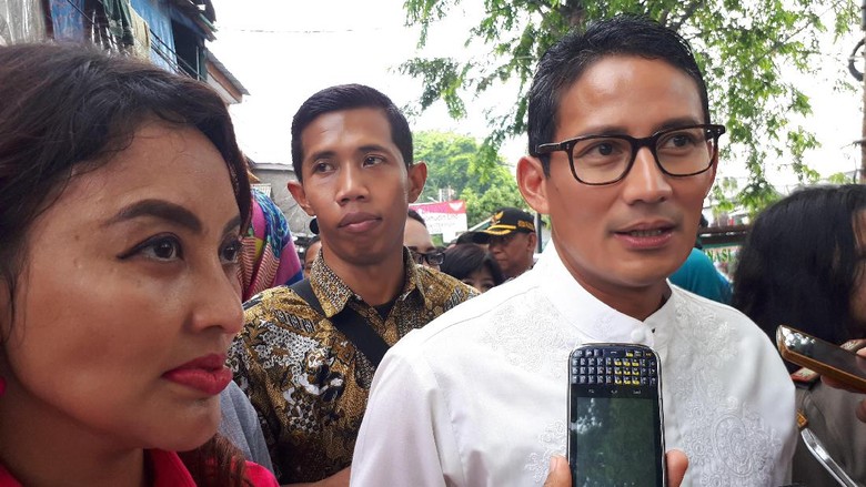 Djarot Ingin Garasi Jadi Syarat STNK, Sandiaga: Harus Realistis Djarot Ingin Garasi Jadi Syarat STNK, Sandiaga: Harus Realistis