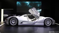 Supercar itu melakoni debut perdananya di ajang Frankfurt Motor Show. Hampir seluruh bagian Owl terbuat dari serat karbon. Foto: Newspress