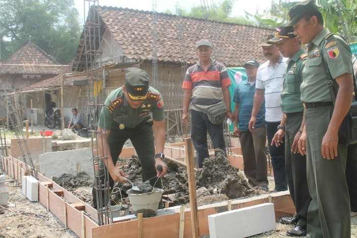 Gembiranya Veteran ini saat Dibangunkan Rumah Layak Huni