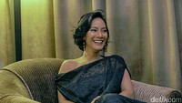 Tara Basro adalah sosok wanita yang dipeluk Ariel NOAH di klup Jika Engkau. Foto: Asep Syaifullah