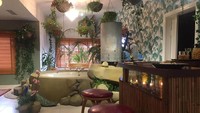 Hotel itu dibuat secara sembunyi-sembunyi selama kurang lebih setahun. Tamunya pun diperkirakan datang dari berbagai negara di dunia (walledoffhotel.com)