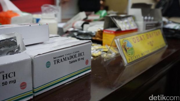 Puluhan Ribu Butir Obat Ilegal Diamankan di Jakbar