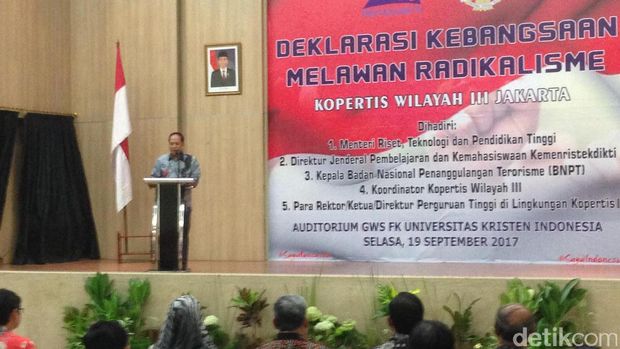  Menristekdikti saat menghadiri Deklarasi Kebangsaan Melawan Radikalisme di kampus UKI