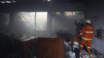 Pabrik Roti dan Toko Percetakan di Cawang Terbakar