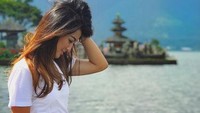 Ia pun memberikan klarifikasi bahwa Indra Lesmana merupakan teman nge-band ayahnya, Prasadja Budidharma, yang tergabung dalam grup Krakatau. (Dok. Instagram/chefpriscilofficial)