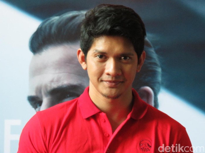 Iko Uwais melarang tamu merokok di rumahnya demi keluarga/Foto: Erika/detikHealth Iko Uwais melarang tamu merokok di rumahnya demi keluarga/Foto: Erika/detikHealth