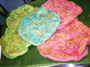 Wah, Roti Canai Juga Ikut Tren Warna-warni Pelangi!