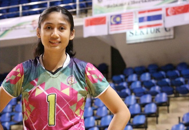 Rindy puspa Ningrum merupakan seorang anggota TNI berwajah manis ini merintis karier di dunia olahraga cabang bola voli. Foto: Instagram