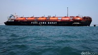FSRU Jawa Barat yang diberi nama FSRU Regas satu ini dioperatori oleh PT Nusantara Regas yang merupakan perusahaan patungan antara PT Pertamina (Persero) dan PT Perusahaan Gas Negara (Persero) Tbk dengan komposisi saham masing-masing 60% : 40%.