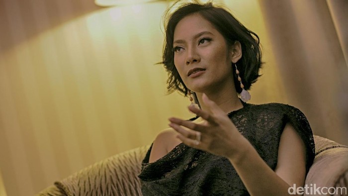 Tara Basro Tara Basro saat wawancara untuk COTM.