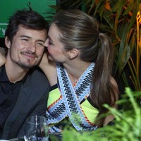 Orlando Bloom dan Miranda Kerr menikah pada 2010. Pernikahan mereka hanya bertahan selama tiga tahun. Meskipun sudah bercerai, keduanya masih sering terlihat bersama, untuk mengurus anak semata wayangnya. Foto: Getty Images