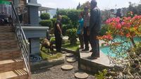 Anjing K 9 Lacak Jejak Perampok Di Rumah Mewah Pejabat Sukabumi