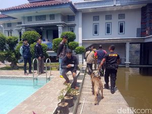 Anjing K-9 Lacak Jejak Perampok di Rumah Mewah Pejabat Sukabumi