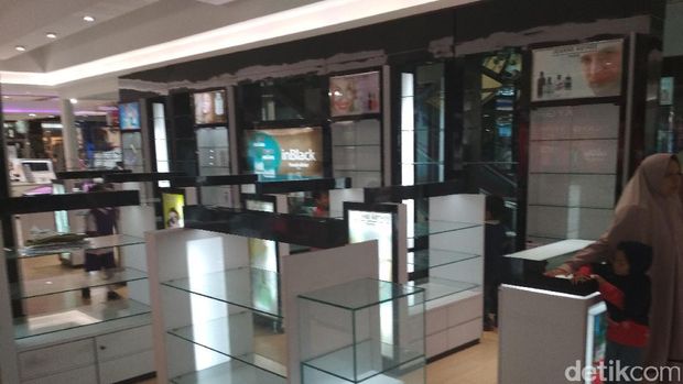 Barang-barang di Matahari Pasaraya Blok M nyaris ludes