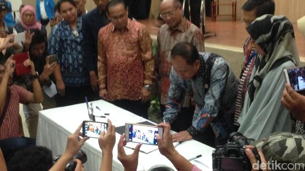  Menristekdikti saat menghadiri Deklarasi Kebangsaan Melawan Radikalisme di kampus UKI